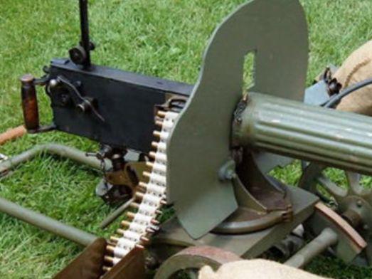 国产枪口抬高一尺视频,枪口抬高一尺，精准射击之道